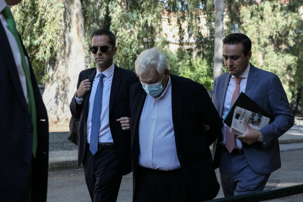 Folli Follie: Πήρε πάνω του όλη την ευθύνη ο πατέρας Κουτσολιούτσος - Δεν ήξερα τίποτα λέει ο γιος - Media