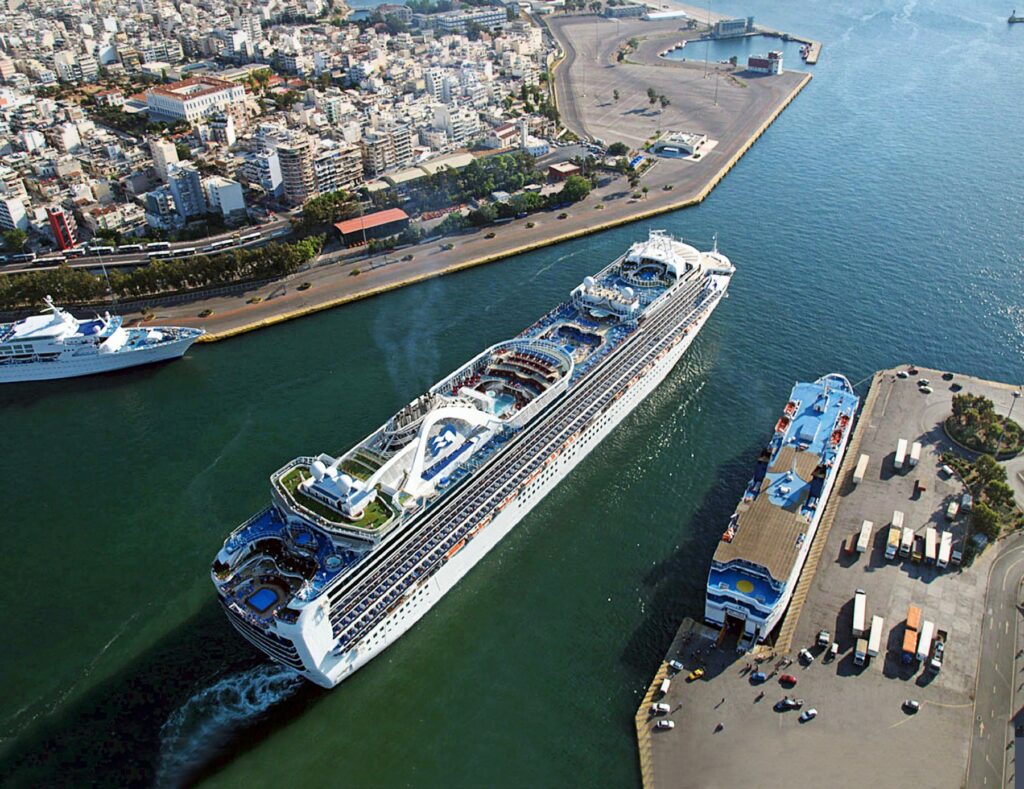 Πειραιάς: Καπετάνιος κρουαζιερόπλοιου κατέβασε επιβάτες που δεν τηρούσαν τα μέτρα κατά του κορωνοϊού - Media