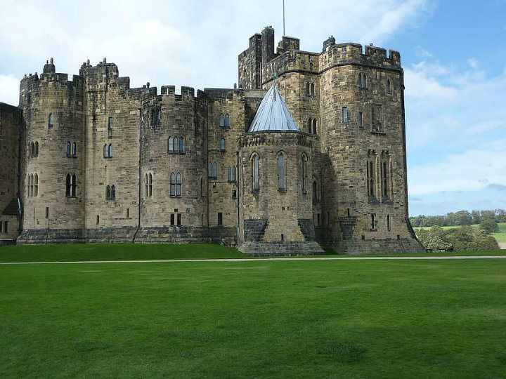 Ανυπάκουοι οι επισκέπτες στο κάστρο Χόγκουαρτς: Δεν τηρούν τα μέτρα κατά τoυ κορωνοϊού  - Media