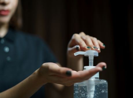 Τα «μοιραία» λάθη που κάνουμε όταν χρησιμοποιούμε αντισηπτικό χεριών - Media