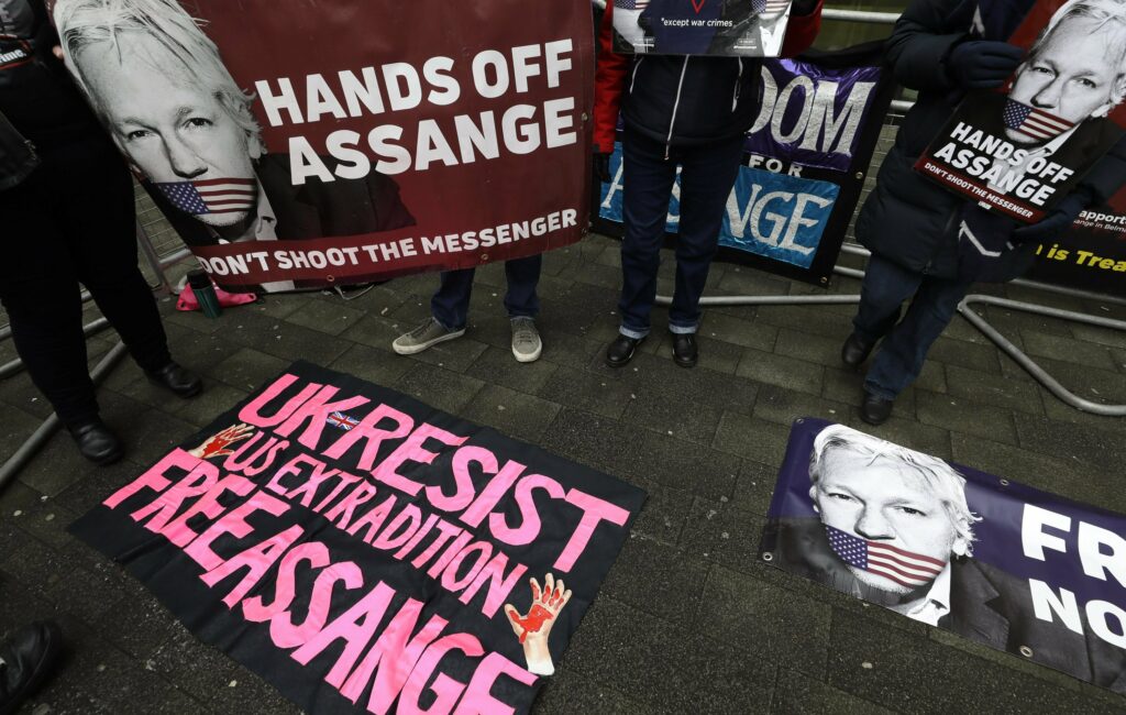 Η βρετανική δικαιοσύνη αποφάσισε κατά της αποφυλάκισης με εγγύηση του Τζούλιαν Ασάνζ - Media