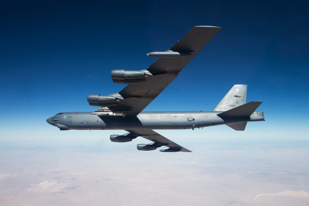 «Στα κόκκινα»: Πολεμικό αεροσκάφος των ΗΠΑ πέταξε πάνω από την Ουκρανία προς την Κριμαία (pics) - Media