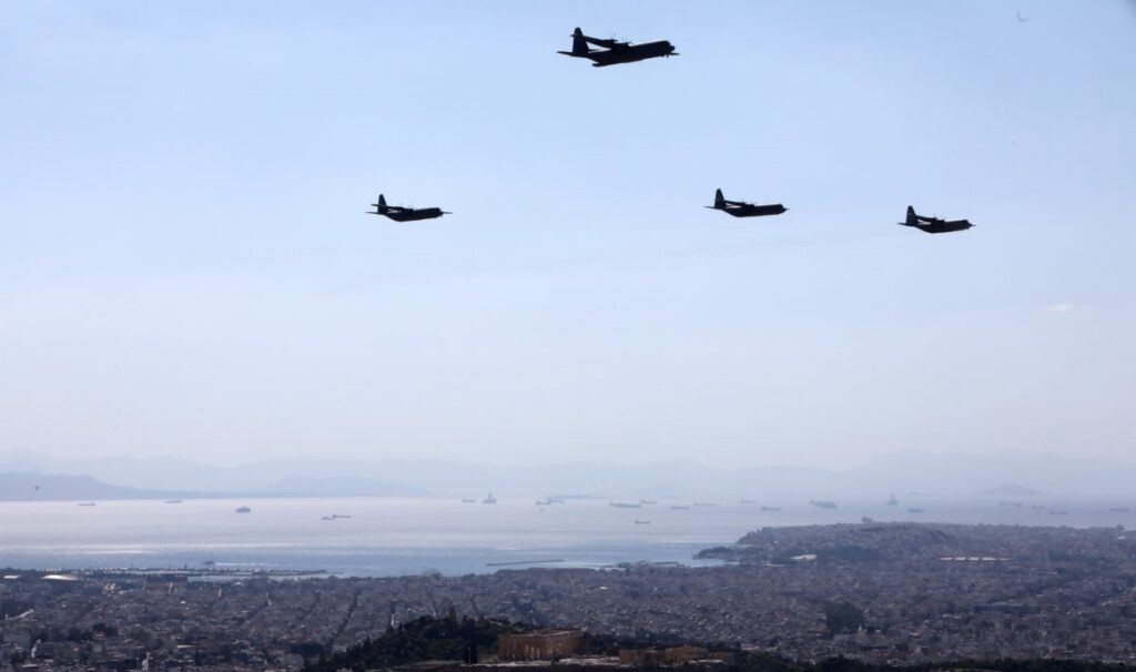 Όταν τα C-130 «έσκισαν» τον ουρανό της Αττικής: Η άσκηση «Stolen Cerberus VII» (Photos) - Media