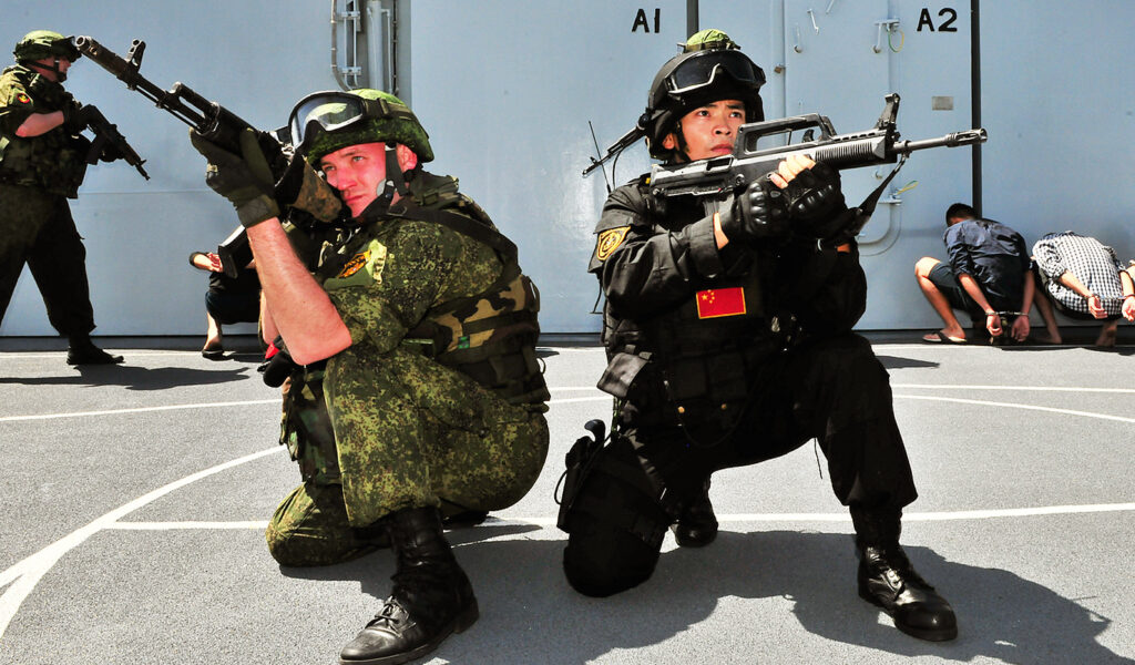 Άγχος στις ΗΠΑ: Ρωσία και Κίνα σε κοινές ασκήσεις με χιλιάδες στρατιώτες - Media