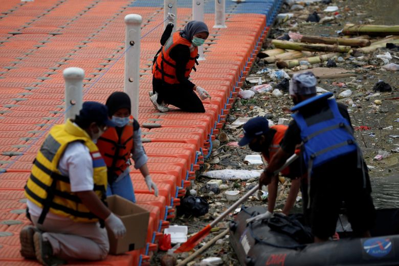 Κορωνοϊός-Ινδονησία: 3.000 κρούσματα ημερησίως κοντά σε ποταμό μολυσμένο με ιατρικά απόβλητα (Photos) - Media