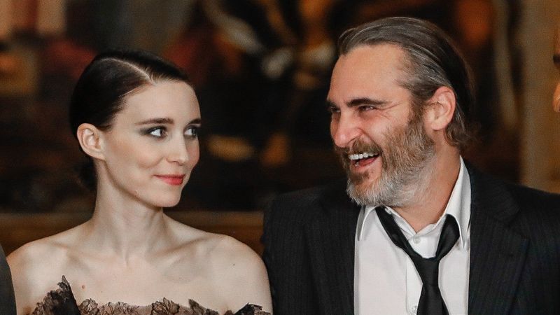 Πατέρας έγινε ο Joaquin Phoenix – Η τραγική ιστορία πίσω από το όνομα που έδωσε στον γιο του - Media