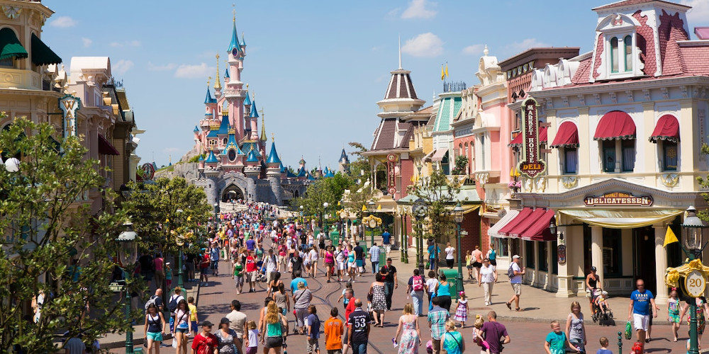 Κορωνοϊός: Η Walt Disney απολύει 28.000 εργαζομένους στα πάρκα της - Media