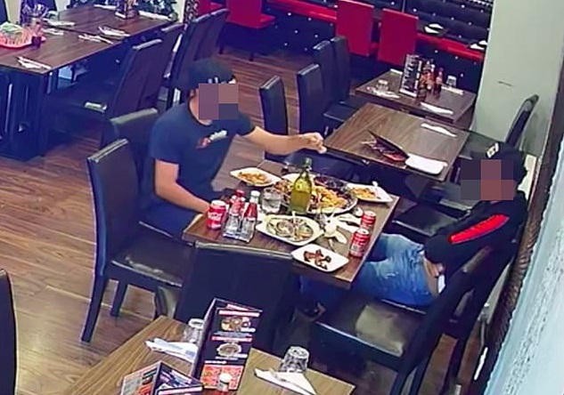 Αηδία: πελάτες σε ινδικό εστιατόριο για να μην πληρώσουν το λογαριασμό, έβγαλαν τρίχες από το εφηβαίο τους και τις έριξαν στα πιάτα (Video) - Media
