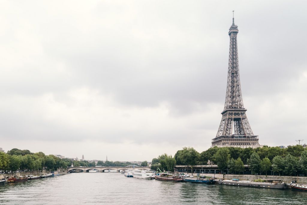 Παρίσι: Εκκενώθηκε ο Πύργος του Άιφελ - Άγνωστος απειλεί να ενεργοποιήσει βόμβα (Video/Photos) - Media