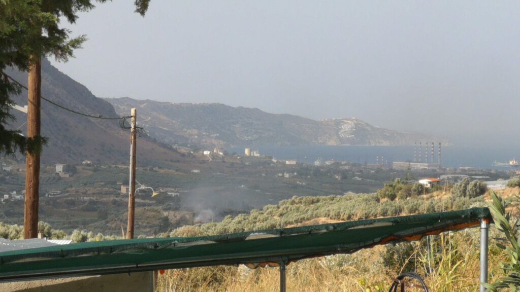 Κρήτη: Ζημιές από τη φωτιά στο εργοστάσιο - Στο νοσοκομείο με αναπνευστικά προβλήματα ο ιδιοκτήτης - Media