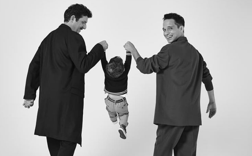 Μιχάλης Οικονόμου - Γιώργος Μακρής: Φωτογραφίζονται πρώτη φορά με τον γιο τους - «Σώζουμε ένα μικρό πλάσμα από το ίδρυμα όπου θα κατέληγε» - Media