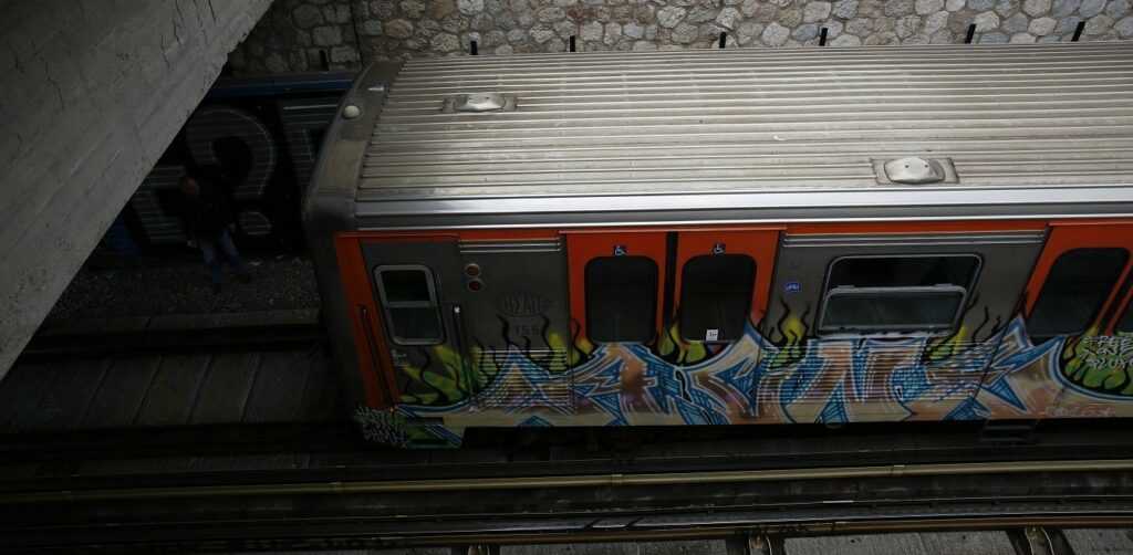 Ηλεκτρικός: Τον έδειρε επειδή του ζήτησε να φορά μάσκα και να μη βήχει πάνω του (Photo) - Media