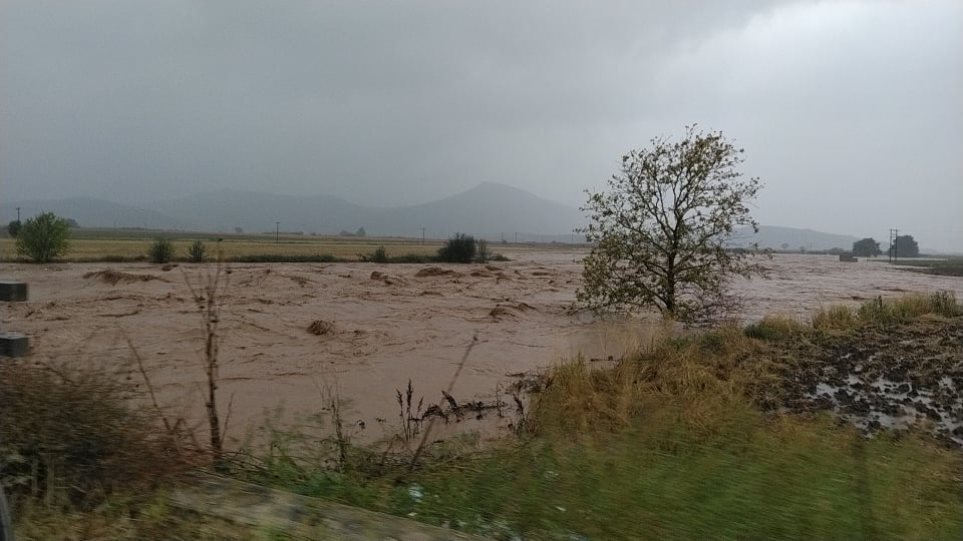 Meteo: Πολύ έντονα τα φαινόμενα ανατολικά και νότια μέχρι το απόγευμα του Σαββάτου - Διακόπτει δρομολόγια η ΤΡΑΙΝΟΣΕ  - Media