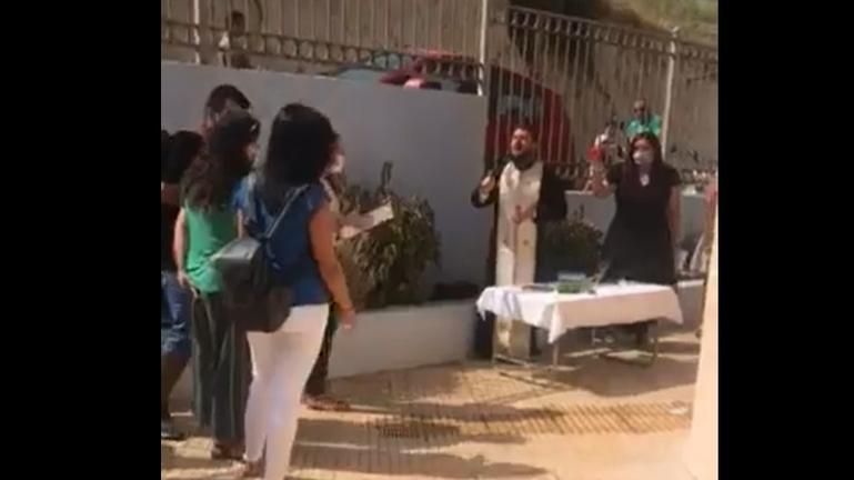 Ρέθυμνο - Αγιασμός: Αντέδρασαν οι γονείς σε κήρυγμα ιερομόναχου κατά της μάσκας (Video) - Media