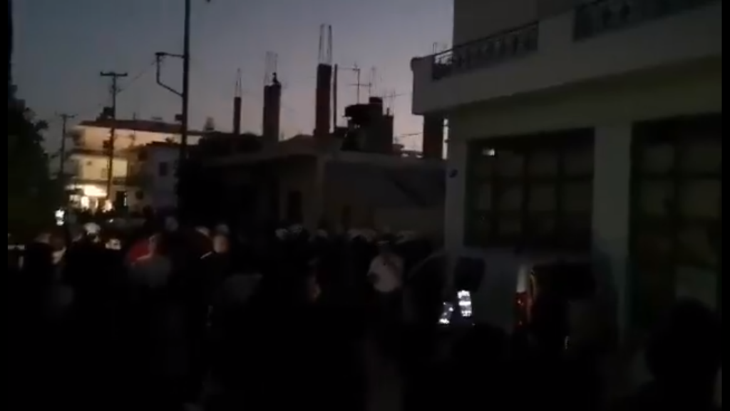 Ρατσιστική επίθεση με πέτρες σε αυτοσχέδιο «τζαμί» στην Κρήτη: Συλλήψεις και ποινές (Video) - Media