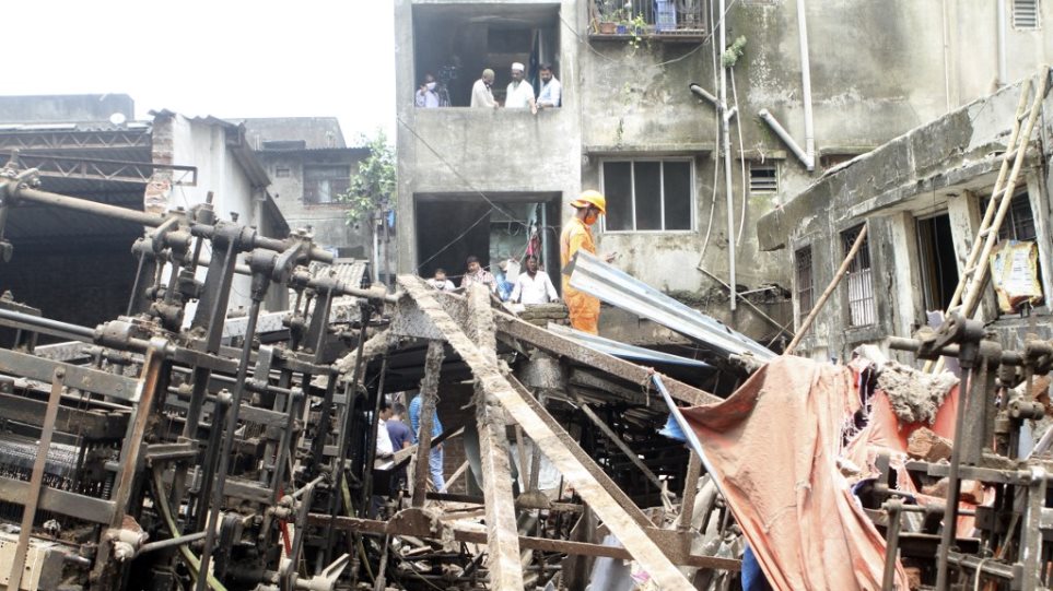 Ινδία: Δεκάδες νεκροί από κατάρρευση κτιρίου - Media