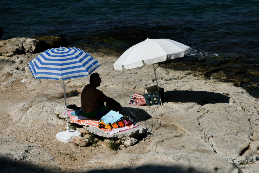 Καιρός για μπάνιο: Μέχρι 35 βαθμούς η θερμοκρασία - Βοριάδες στο Αιγαίο - Media