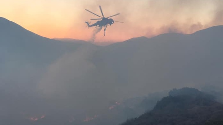 Κεφαλονιά: Δύσκολη νύχτα στο Καπανδρίτι, έφθασαν 48 πυροσβέστες με 11 οχήματα - Media