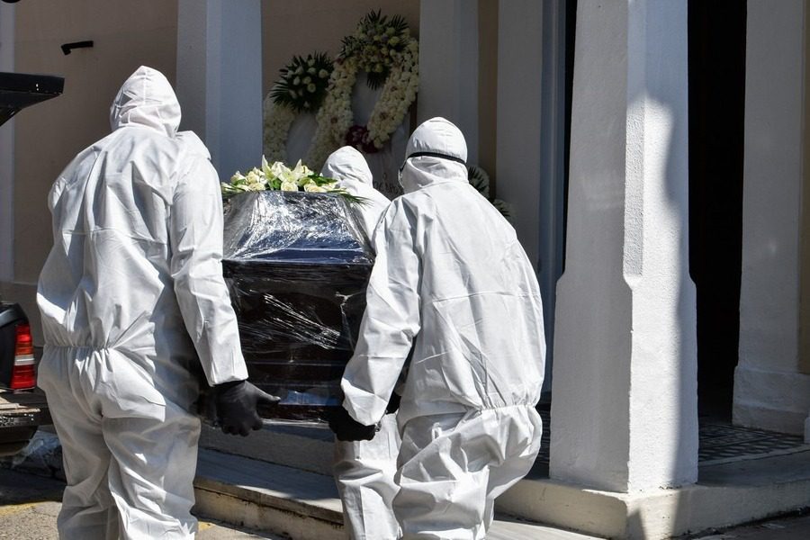 Μυτιλήνη: Προέδρος Κοινότητας απαγόρευσε την ταφή νεκρής από κορωνοϊό - Media