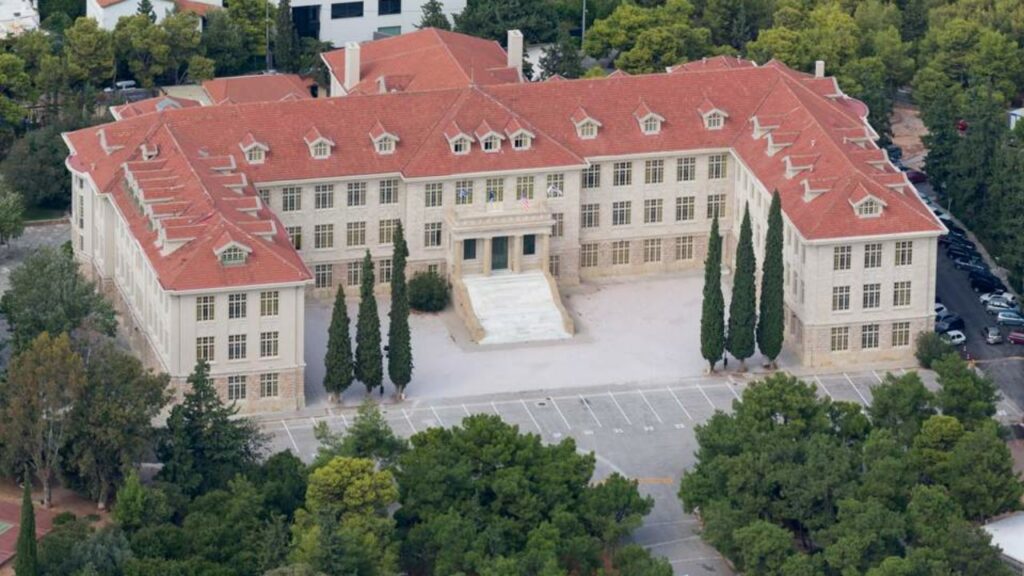 Σκάνδαλο Κολεγίου Αθηνών: «Άμοιρο» ευθυνών δηλώνει το υπουργείο Παιδείας για τα κατεστραμμένα απουσιολόγια - Media