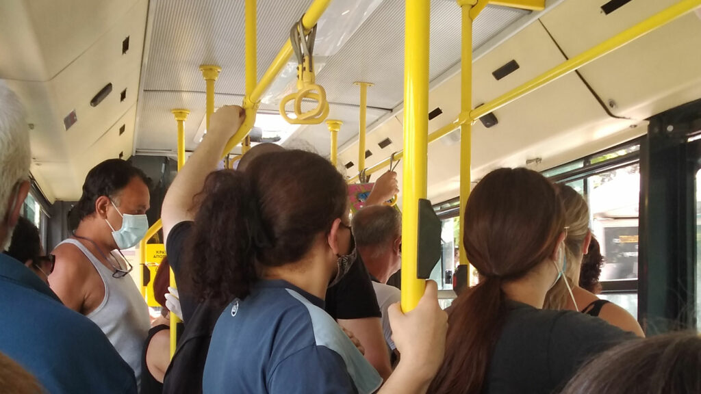 Το αδιαχώρητο το πρωί στα λεωφορεία της Αθήνας - Αγανακτισμένοι οι πολίτες ( Video) - Media