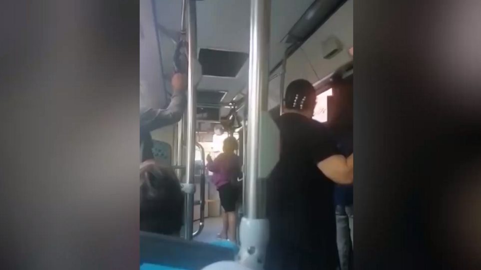 Σοκαρισμένες οι δύο γυναίκες-θύματα χυδαίας επίθεσης από οδηγό λεωφορείου: «Έβριζε, ήταν σε έξαλλη κατάσταση» (Video) - Media