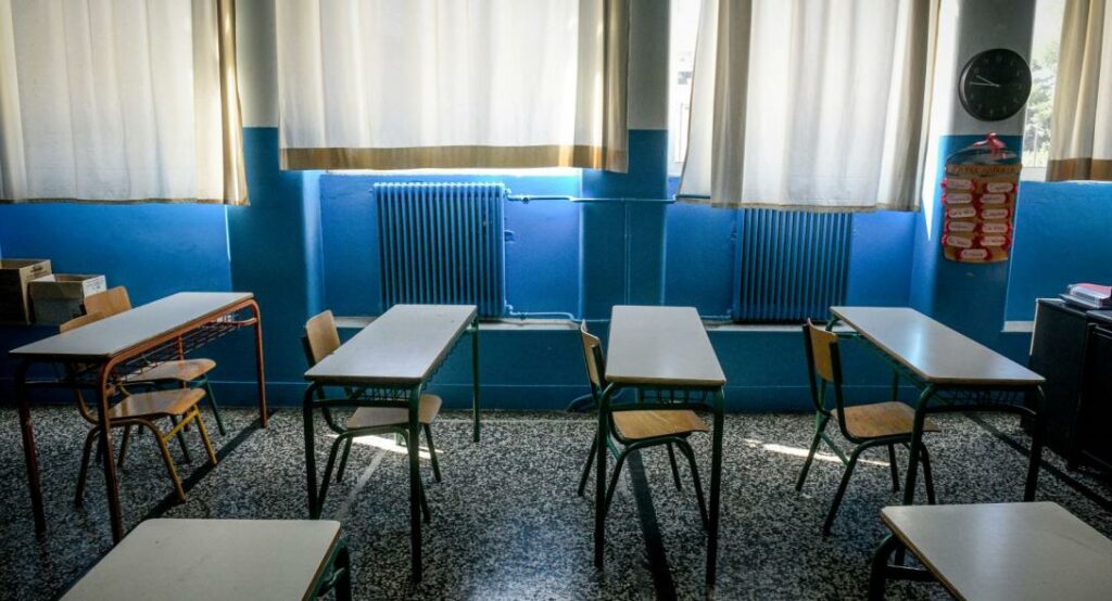 «Άδειασμα» των αυτοδιοικητικών της Λέσβου από Θεοδωρικάκο - «Αρμοδιότητα των υπουργείων η αναστολή λειτουργίας σχολείων» - Media
