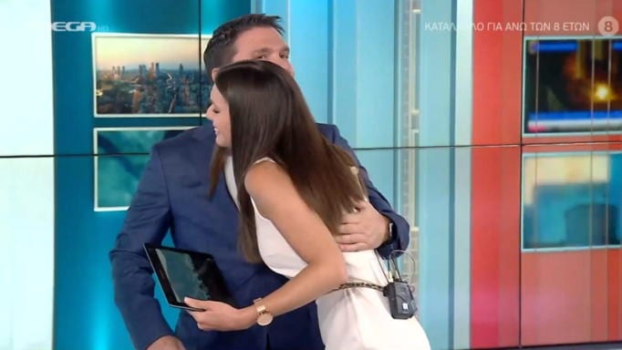 «Λύγισε» στον αέρα της εκπομπής η Τζωρτζίνα Μαλλιαρόζη: Έπεσε με δάκρυα στην αγκαλιά του Ντίνου Σιωμόπουλου - Media