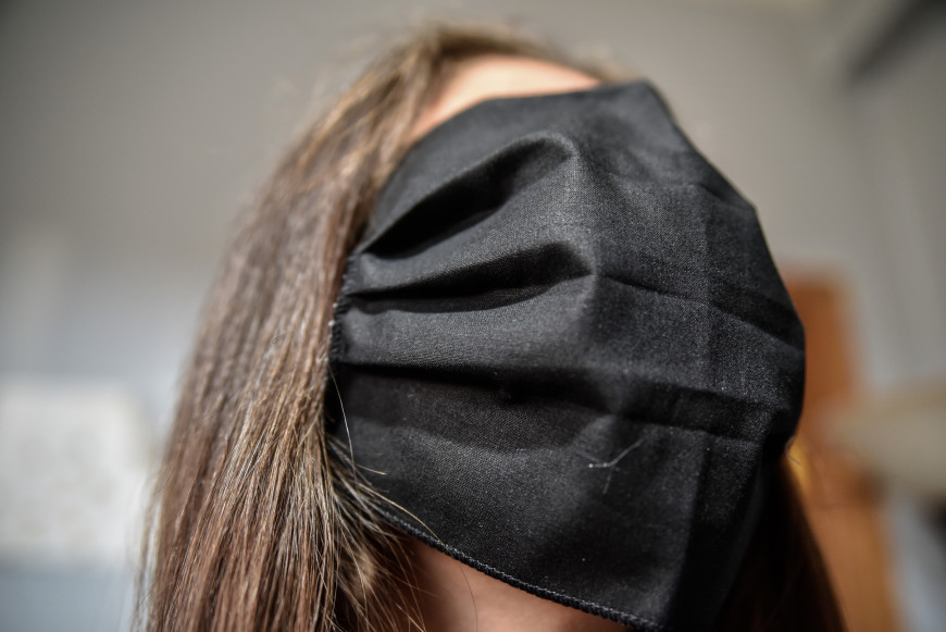 Αδιόρθωτοι: Και σήμερα μοιράστηκαν τεράστιες μάσκες σε μαθητές - Media