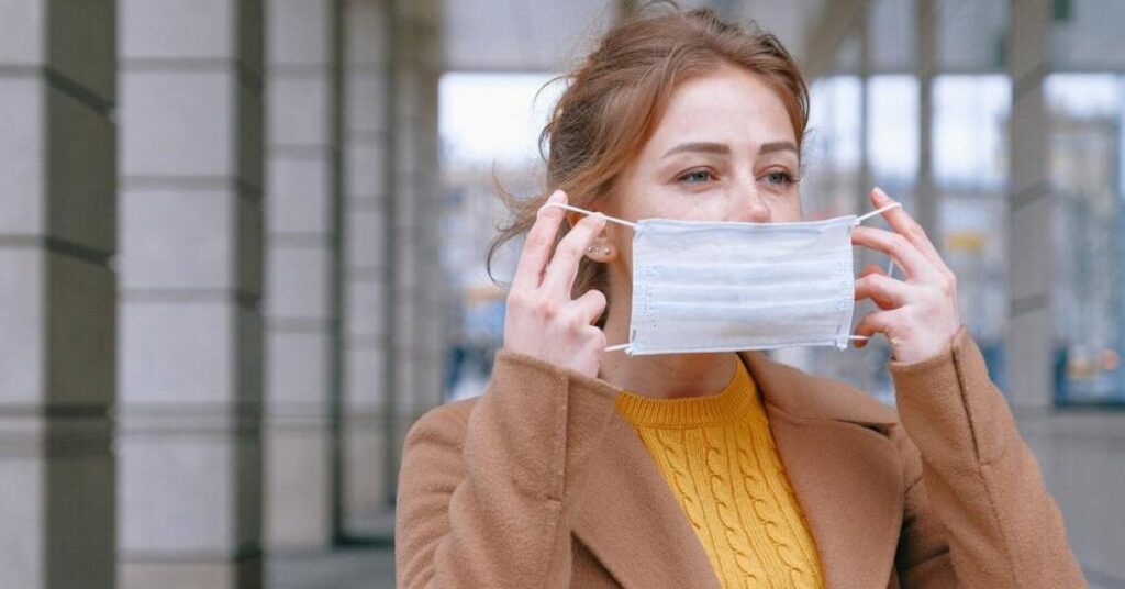 Κορωνοϊός: Μάσκα θα φοράμε για δύο χρόνια - Τι προβλέπει επιστήμονας - Media