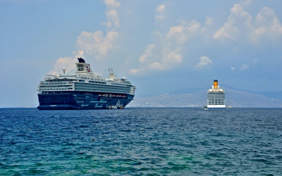 Στον Πειραιά με εντολή Χαρδαλιά το κρουαζιερόπλοιο με τα 12 κρούσματα κορωνοϊού  - Media