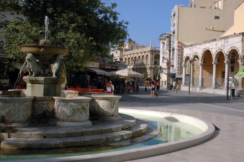 Στην Κρήτη κλιμάκιο του ΕΟΔΥ - Σε ισχύ τα έκτακτα μέτρα στο Ηράκλειο - Media