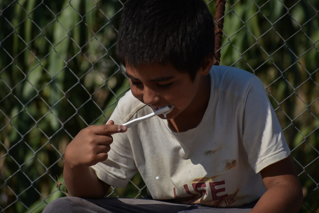 Μόρια: Oι άστεγοι πρόσφυγες χρειάζονται τροφή, νερό και στέγη, όχι ΜΑΤ και Αίαντες! (Photos) - Media