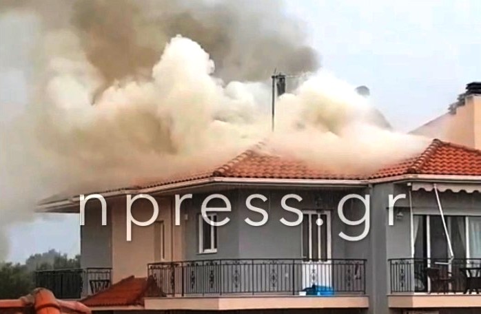 Ναύπακτος: Σπίτι τυλίχθηκε στις φλόγες από κεραυνό - Κάηκε η στέγη (Video) - Media