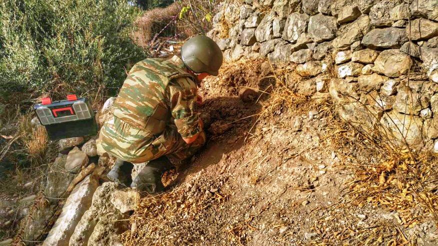 Σάμος: Εξουδετέρωση νάρκης του Β΄ Παγκοσμίου Πολέμου δίπλα σε δημοτικό σχολείο (Photos) - Media