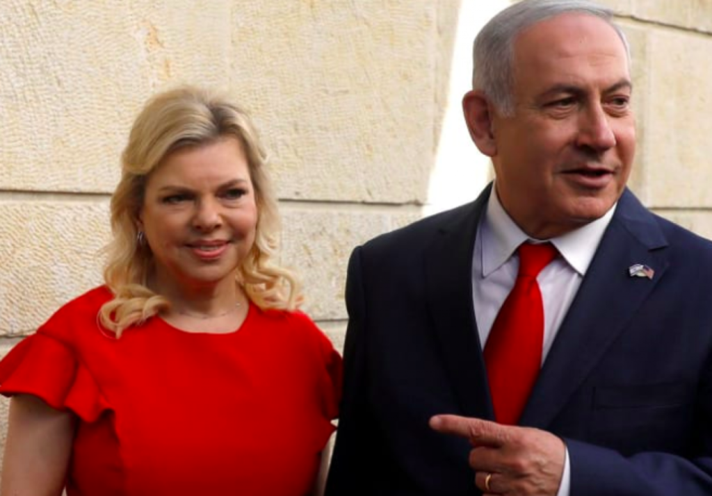 Νέο «σκάνδαλο» στο Ισραήλ: Το ζεύγος Νετανιάχου παίρνει τα... άπλυτά του σε ταξίδια στο εξωτερικό - Media