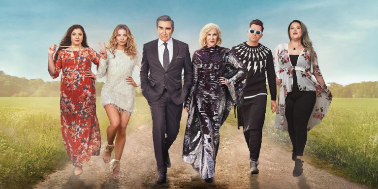 Schitt’s Creek: Ποια είναι η κωμωδία του Netflix που σάρωσε τα Emmy (Video) - Media