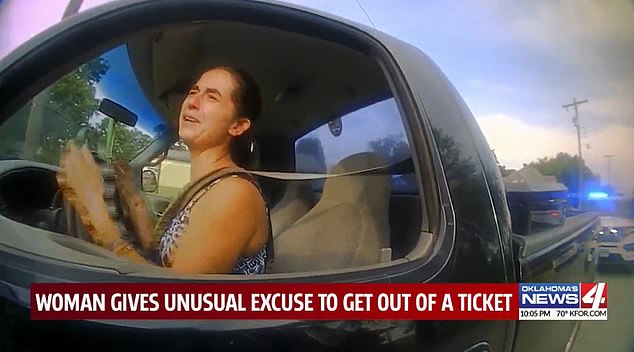 Η πιο αστεία δικαιολογία σε τροχονόμο επειδή έτρεχε με το αυτοκίνητο: «Με έπιασε κόψιμο, έχω και γενέθλια» (Video) - Media