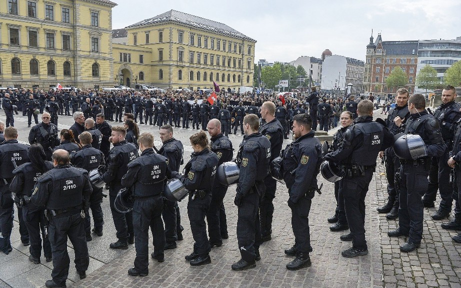 Γερμανία: Διαθεσιμότητα και έως 50% μείωση μισθού σε ακροδεξιούς αστυνομικούς στην Βόρεια Ρηνανία - Media