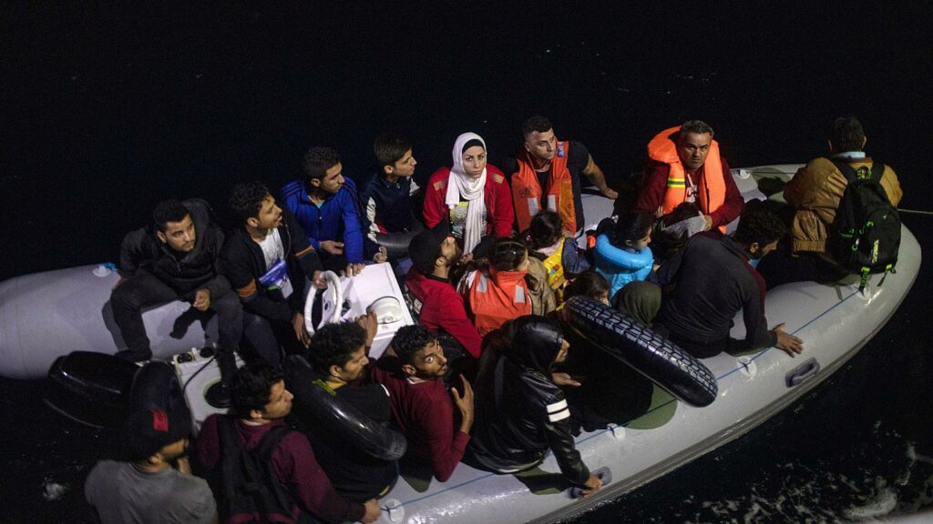 Αμοργός: Σε λιμάνι της Τουρκίας μεταφέρονται 151 μετανάστες που διασώθηκαν από φορτηγό πλοίο  - Media