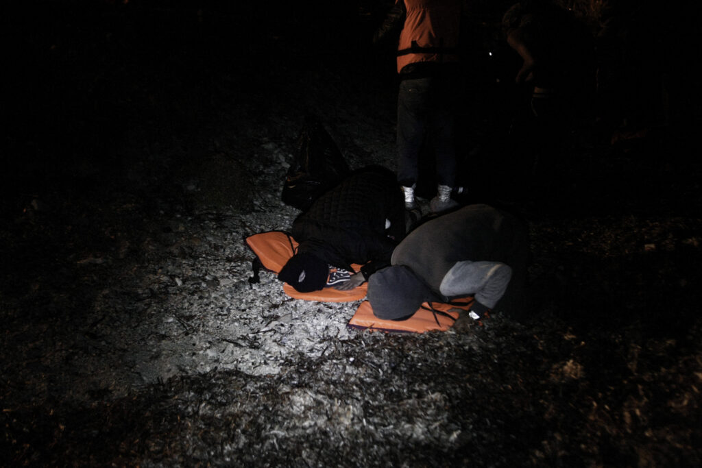 Ναυάγιο στην Κρήτη: Συνεχίζονται και σήμερα οι έρευνες - 57 οι διασωθέντες μετανάστες, 3 νεκροί - Media