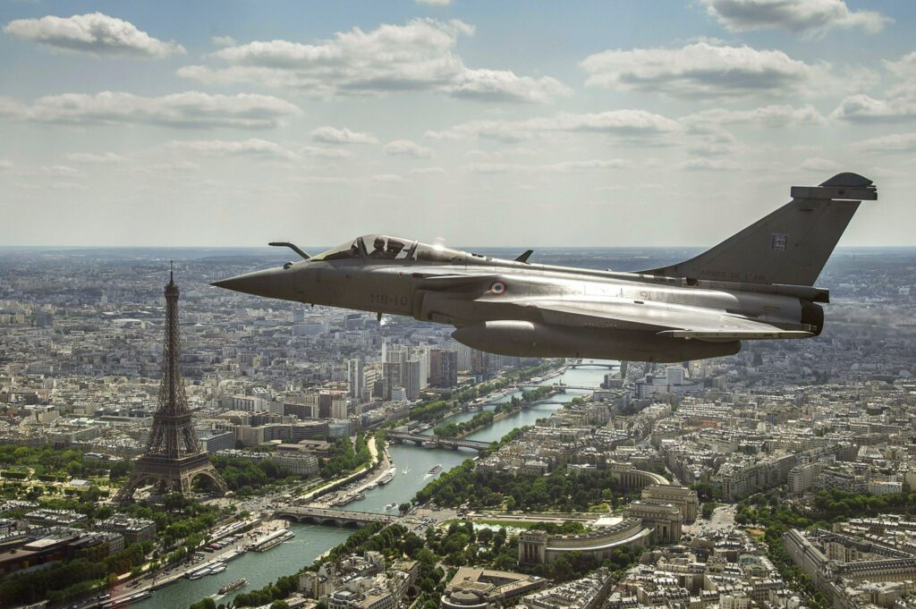 Τρόμος στο Παρίσι από Rafale που έσπασε το φράγμα του ήχου (Video) - Media