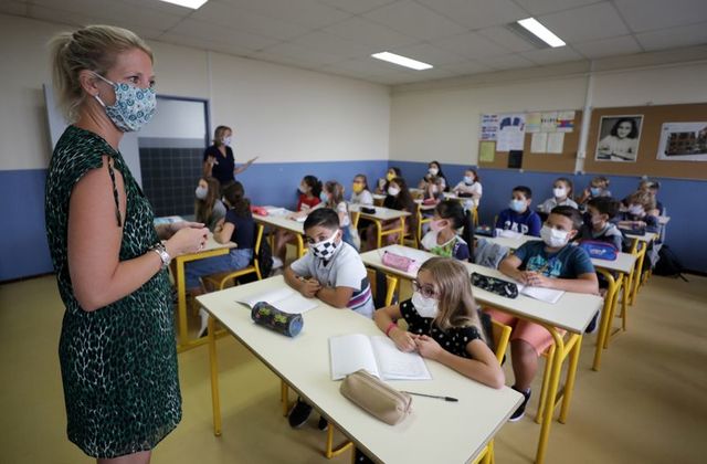 Η Ευρώπη επιστρέφει στα θρανία εν μέσω πανδημίας - Media