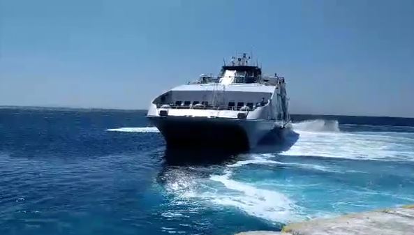 Σίκινος: Aποχαιρετισμός του «SUPER JET» στο λιμάνι (Video) - Media