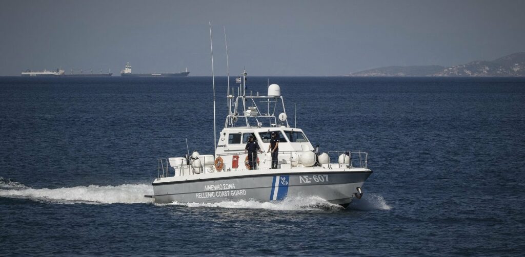 Τραγωδία ανοιχτά της Κρήτης: Τρεις νεκροί, δυο παιδιά και μια γυναίκα, από τη βύθιση σκάφους με πρόσφυγες και μετανάστες - Media