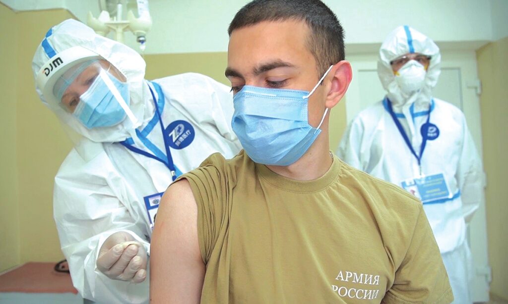 Ανησυχία για το ρωσικό εμβόλιο Sputnik-V: Ένας στους επτά εθελοντές ανέβασε πυρετό και είχε αδυναμία - Media