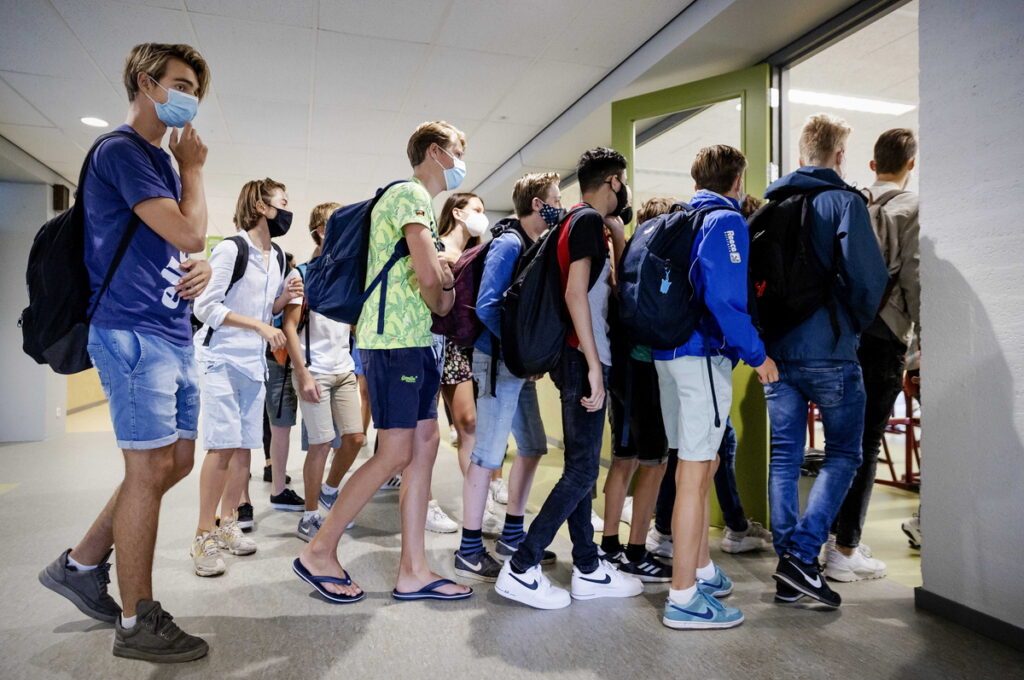 Σοκάρει ο πρόεδρος της ΔΟΕ: Δεχόμαστε απειλές για τις μάσκες (Video) - Media