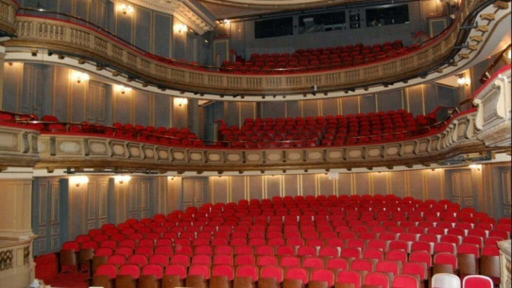 Το Εθνικό Θέατρο ακυρώνει τις παραστάσεις του - Media