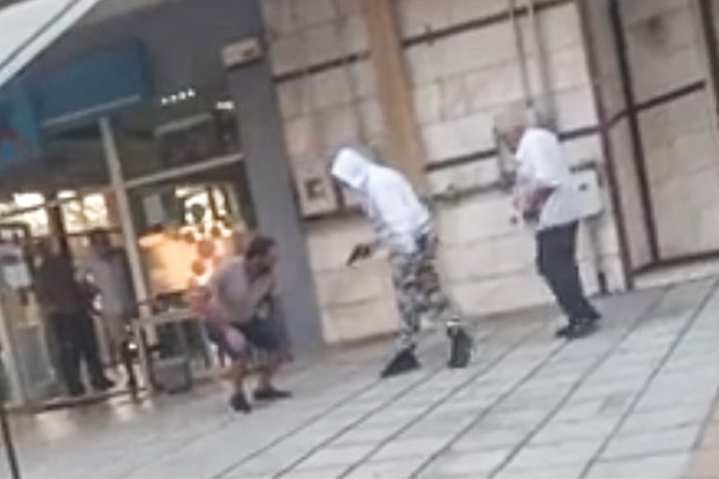 Θεσσαλονίκη: Βίντεο ντοκουμέντο από το επεισόδιο στη Νικόπολη - Ο δράστης με το πιστόλι στο χέρι απειλεί το θύμα (Σκληρό Video) - Media