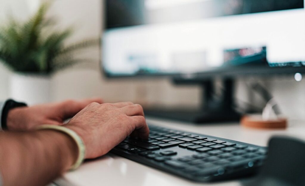 Τηλεργασία: Πότε πρέπει να δηλωθεί το 40% των εργαζομένων - Πώς συμπληρώνεται το έντυπο - Media